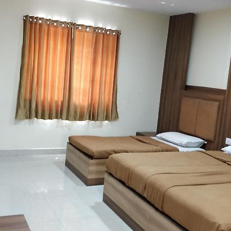 Hotel Dwaraka Paradise ハイデラバード エクステリア 写真