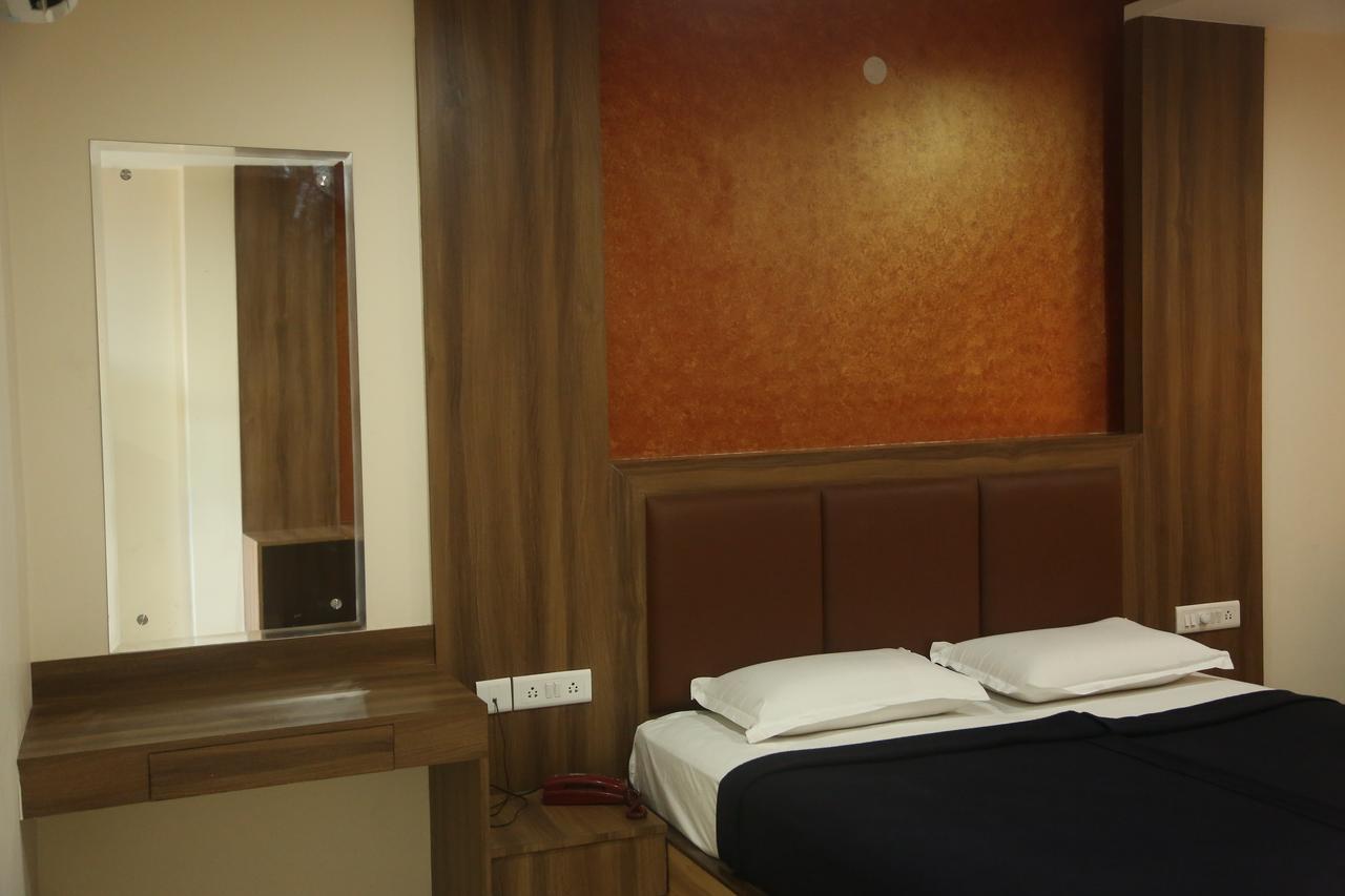 Hotel Dwaraka Paradise ハイデラバード エクステリア 写真