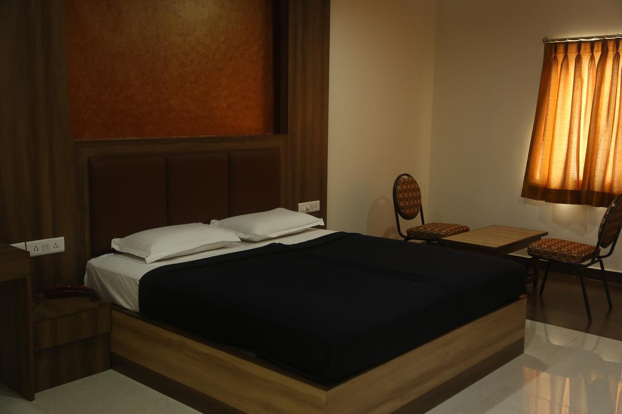 Hotel Dwaraka Paradise ハイデラバード エクステリア 写真