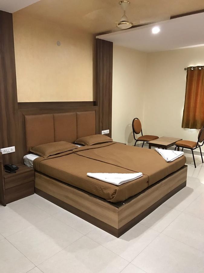 Hotel Dwaraka Paradise ハイデラバード エクステリア 写真