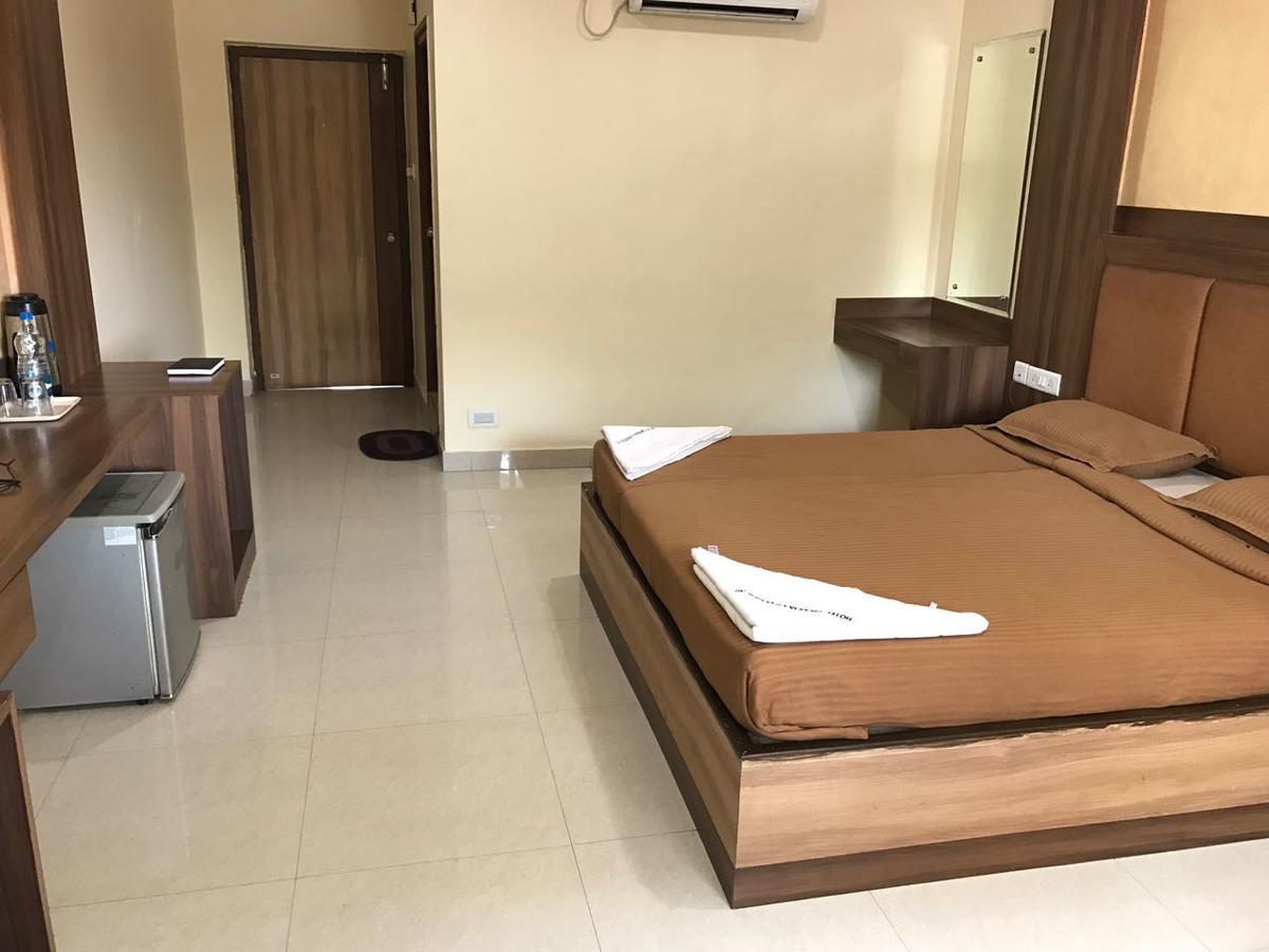 Hotel Dwaraka Paradise ハイデラバード エクステリア 写真
